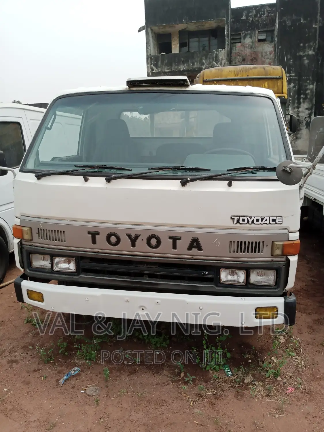 Toyota Dyna 300 - Direct Hand - Long Chassis (3RZ Petrol)