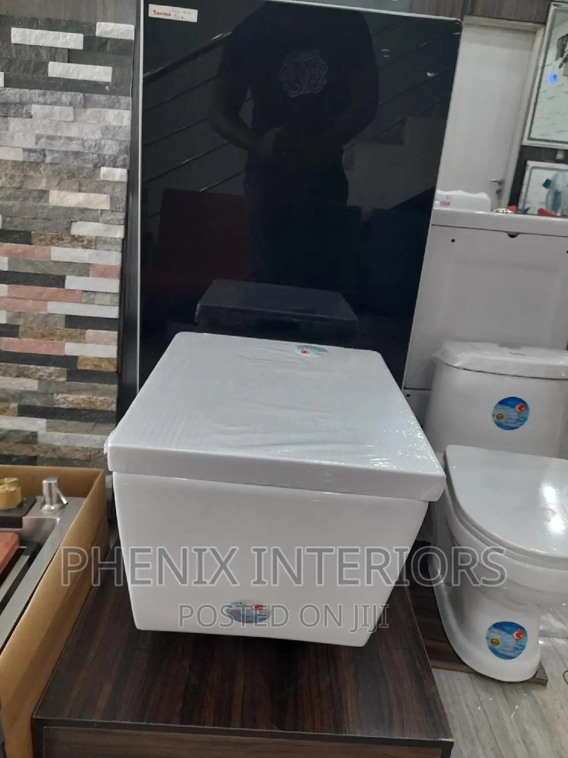 Glass Tank Wall Hung Toilet Water Closet