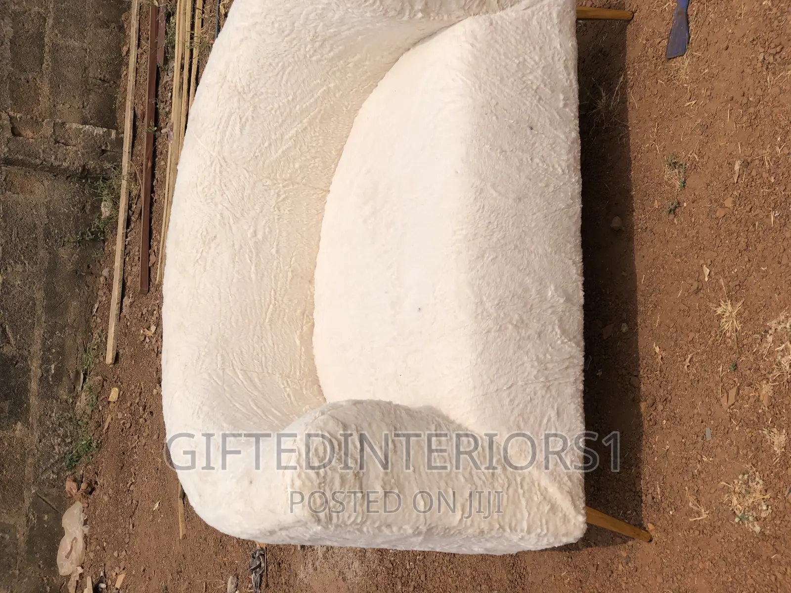 Sleek Fluffy Queen’S Chair