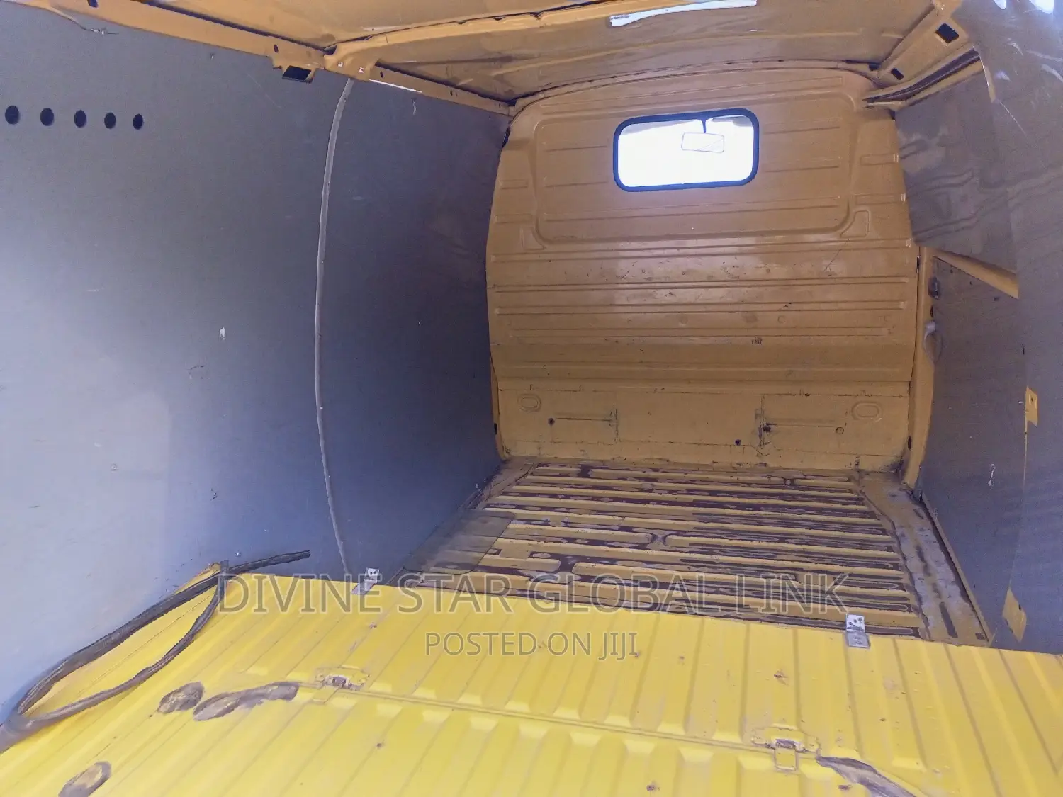 Volkswagen Transporter 2000 Yellow