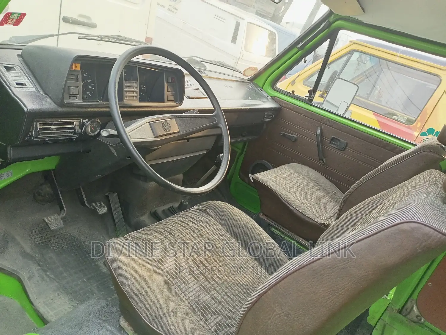 Volkswagen Transporter 2000 Yellow
