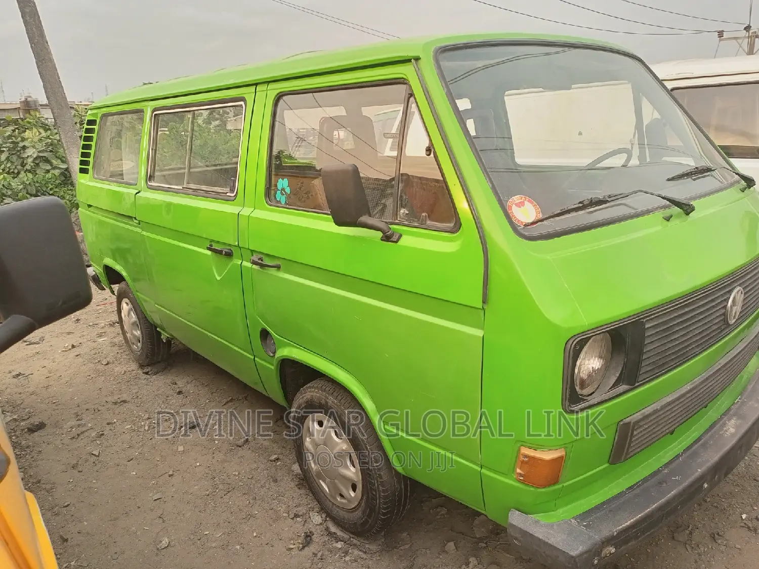 Volkswagen Transporter 2000 Yellow