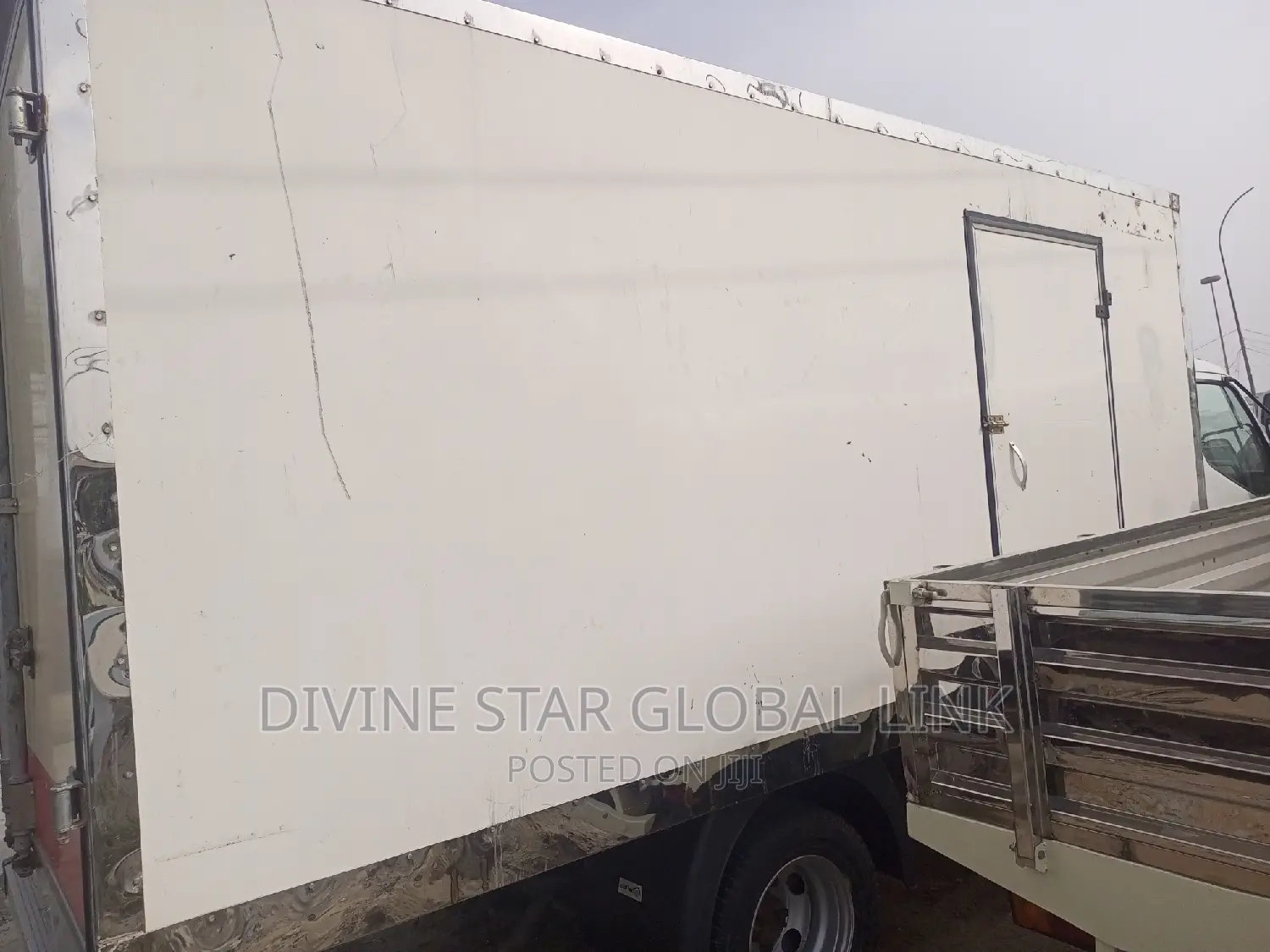 Mitsubishi Canter 2000 Yellow
