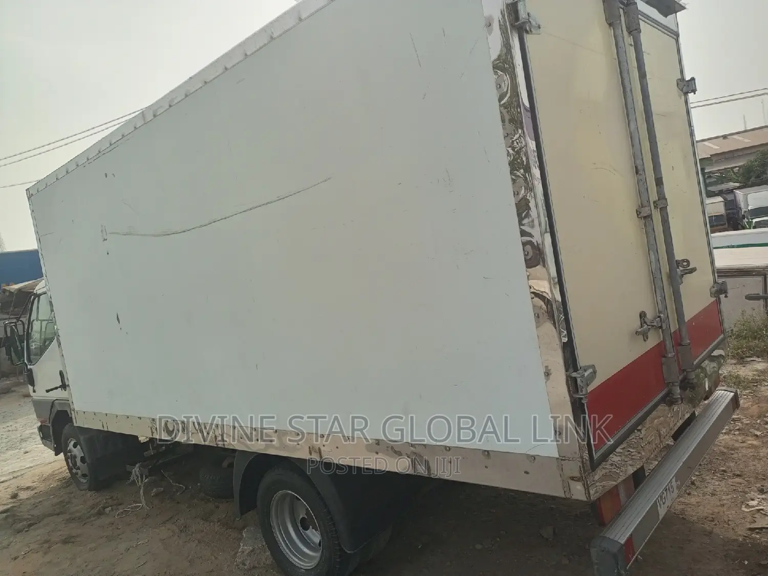 Mitsubishi Canter 2000 Yellow
