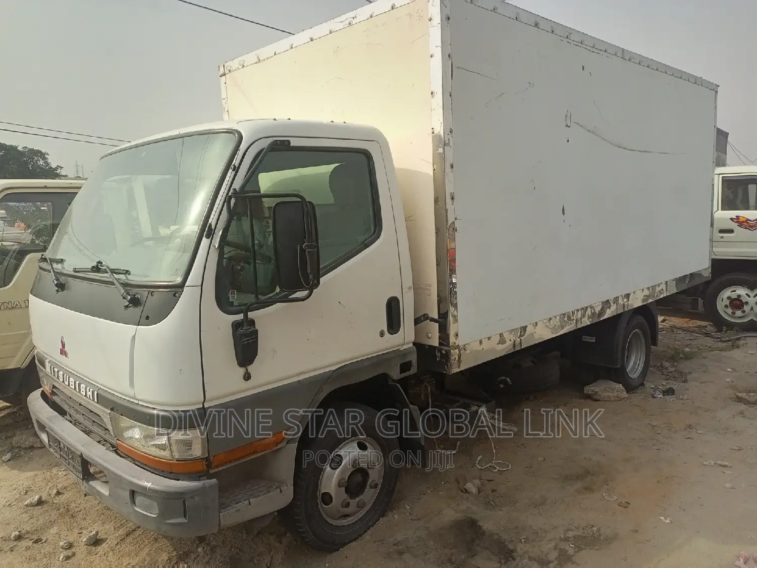Mitsubishi Canter 2000 Yellow