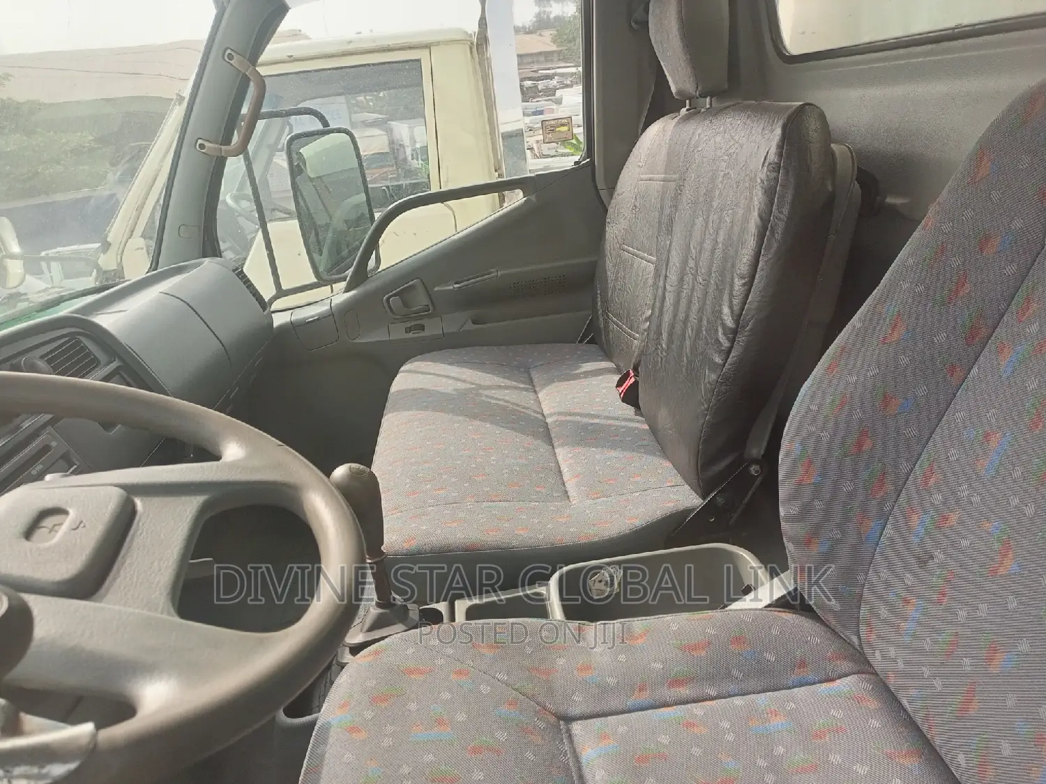 Mitsubishi Canter 2000 Yellow