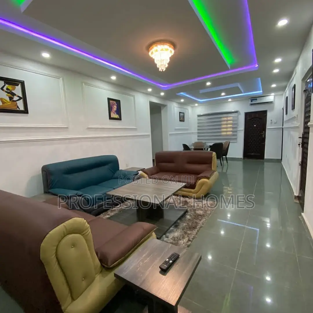 Stylish 3 Bedroom Shortlet Apartment 10mins to Airport Ajao Estate