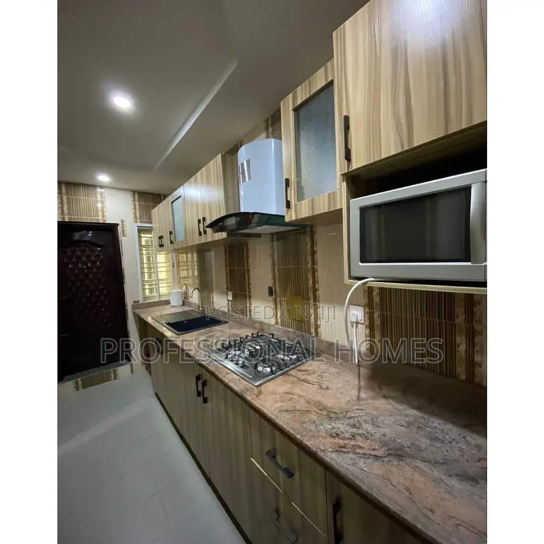 Stylish 3 Bedroom Shortlet Apartment 10mins to Airport Ajao Estate