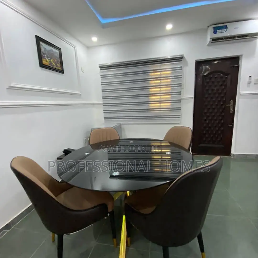 Stylish 3 Bedroom Shortlet Apartment 10mins to Airport Ajao Estate