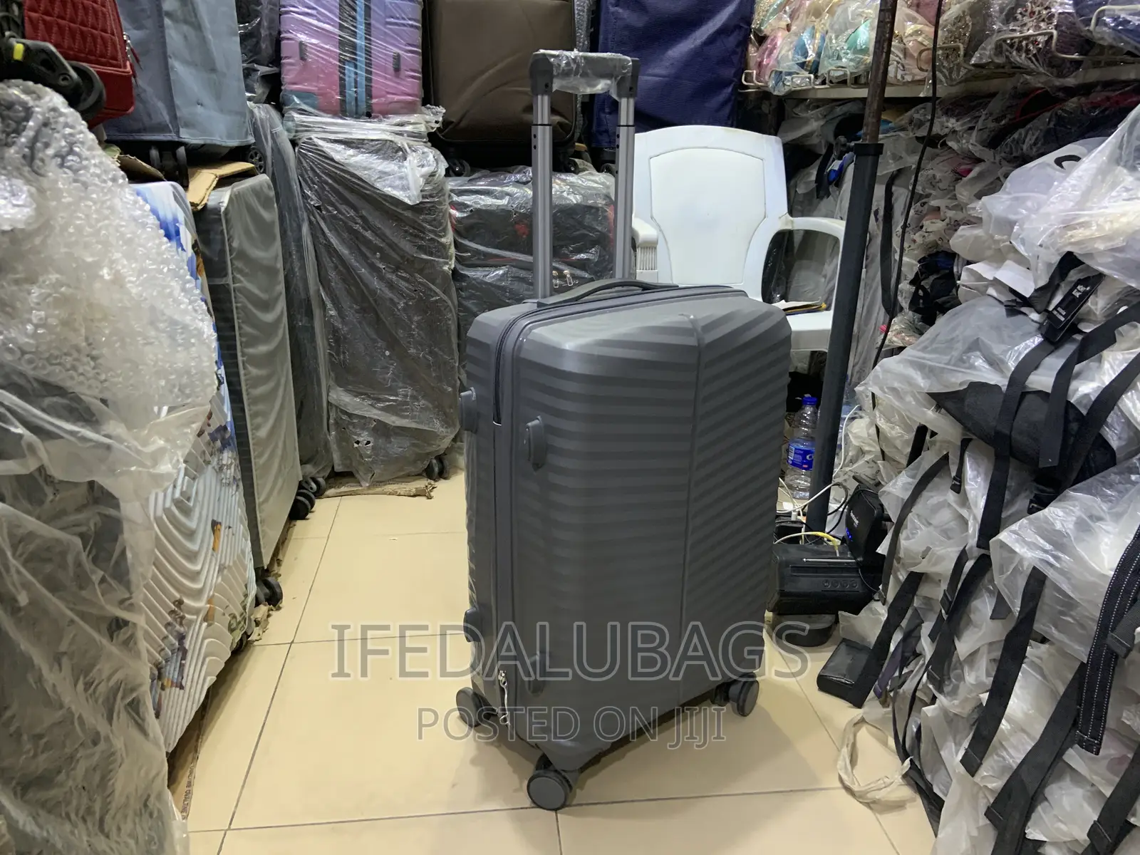 Small Size Quality Imported Unbreakable Travel Luggage