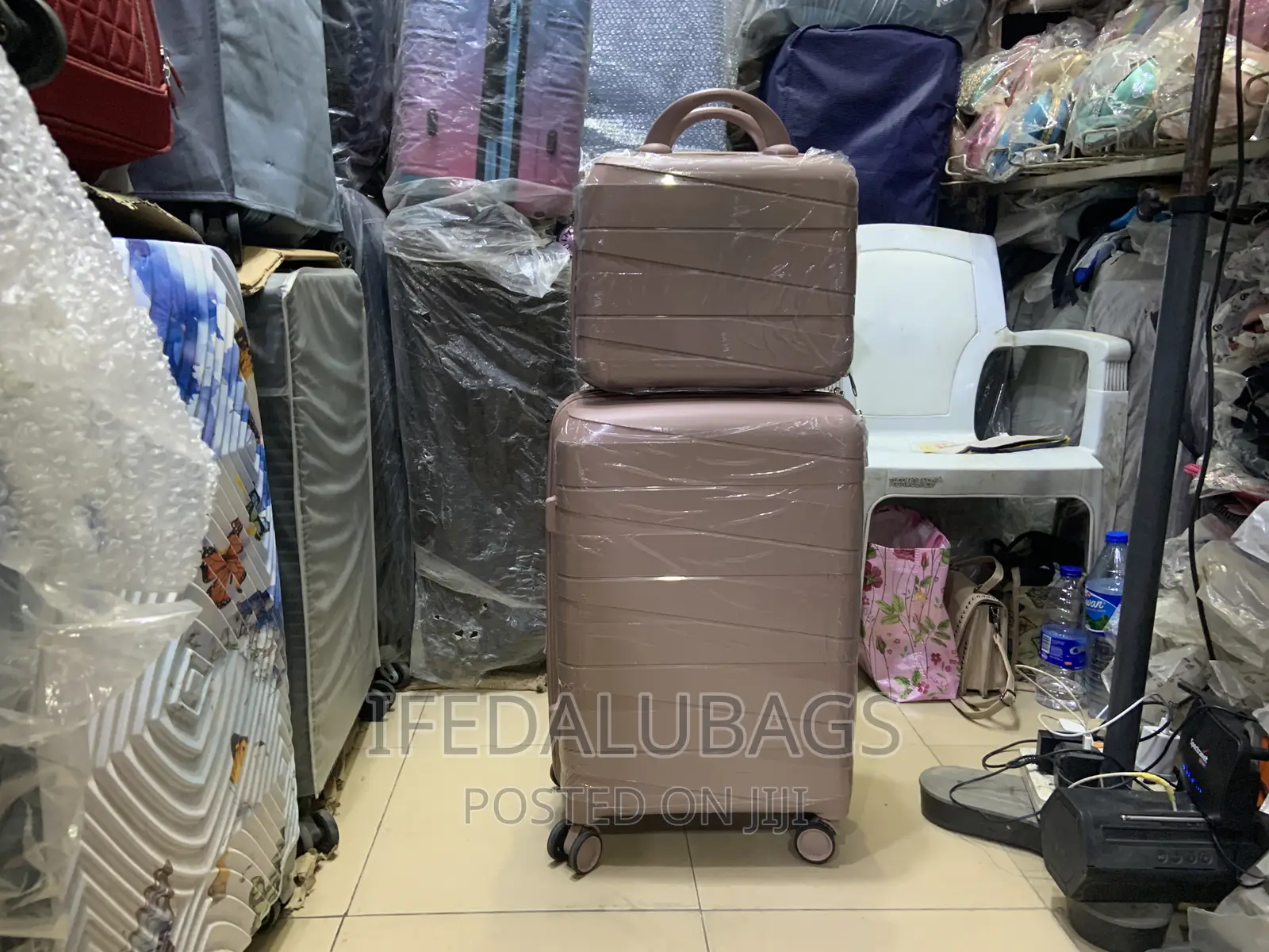 Small Size Unbreakable Rubber Hand Luggage With Carry on Kit