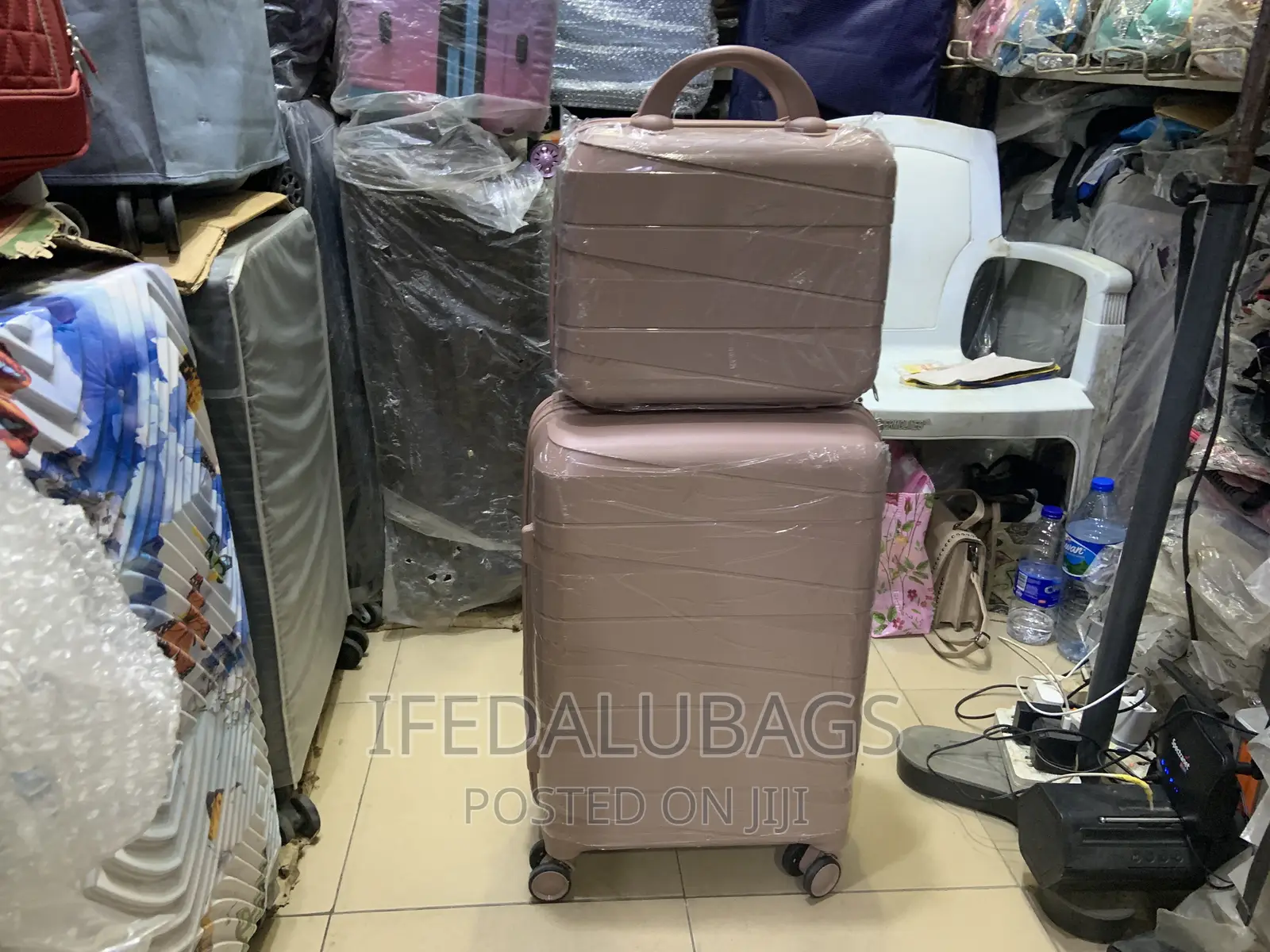 Small Size Unbreakable Rubber Hand Luggage With Carry on Kit