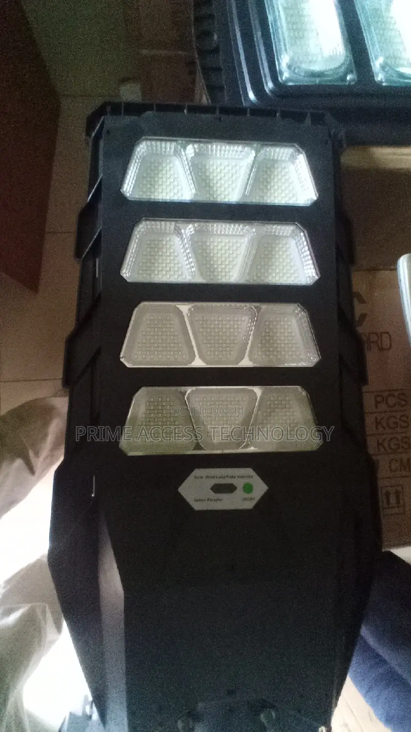 Solar Street Lights With High Lumination Brightness 