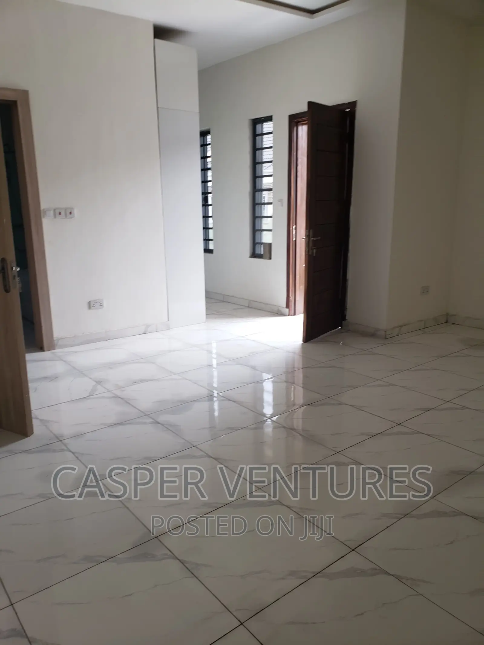 4bdrm Duplex in Chevron for rent