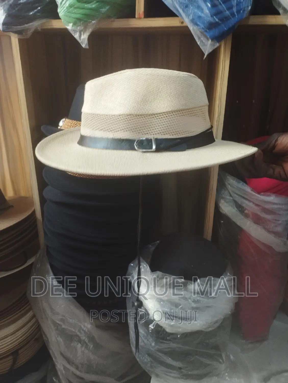 Unisex Straw Hat Sunprotection Cowboy Hat Wit Windproof Rope