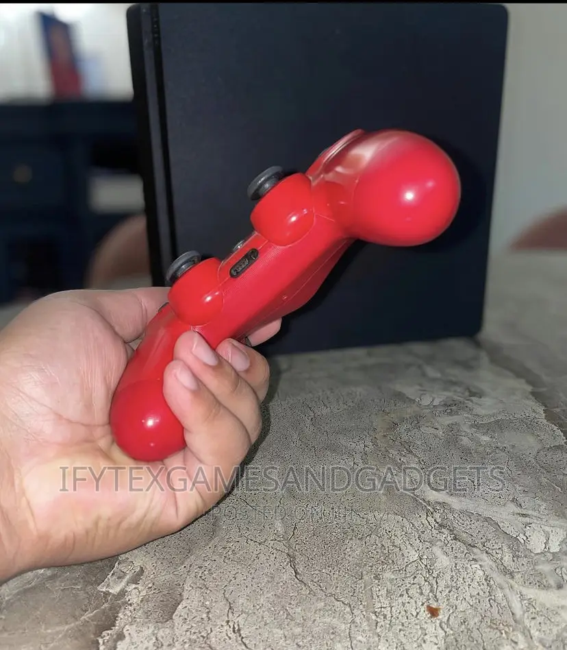 Playstation 4 Slim With One Pad
