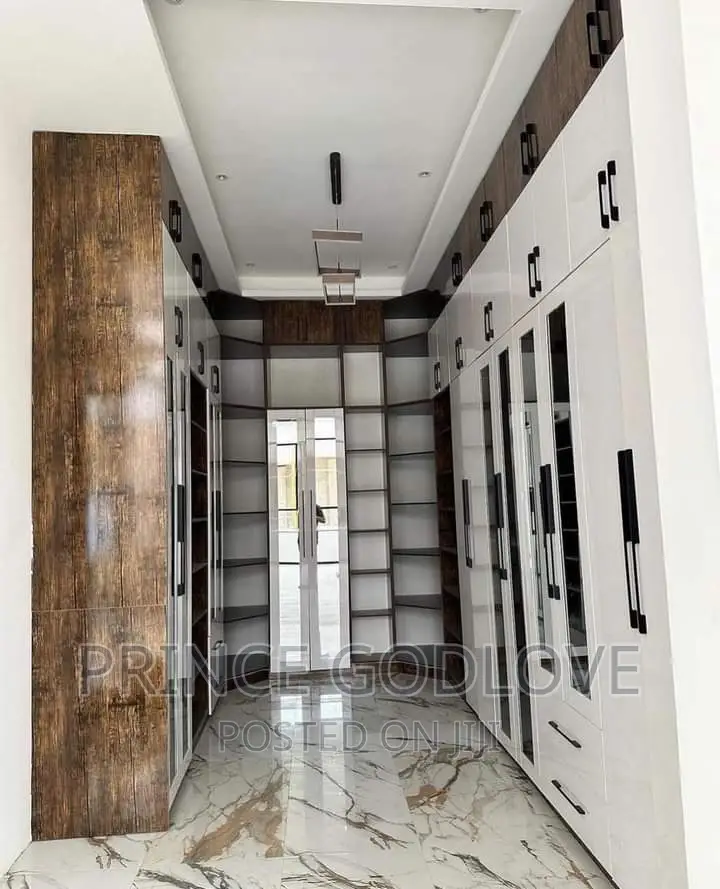 5bdrm Duplex in Asokoro for sale