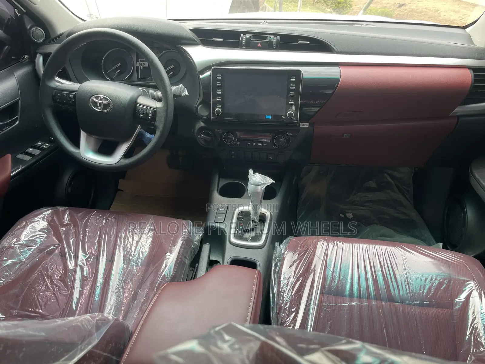 New Toyota Hilux 2023 White