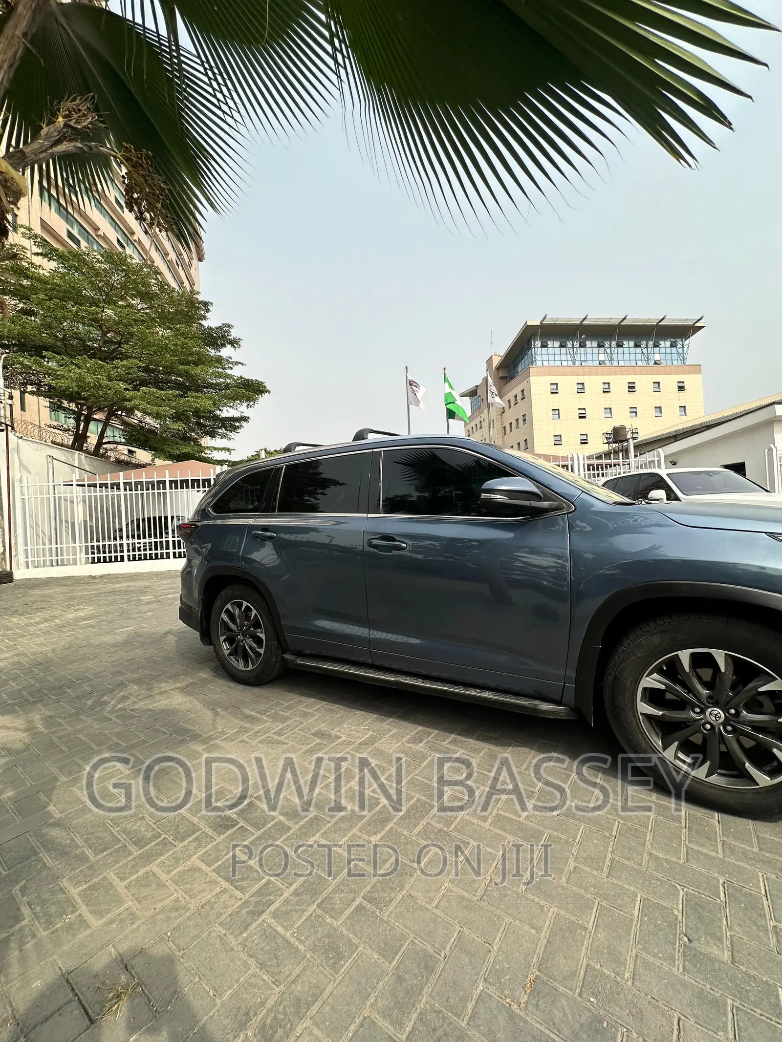 2018 Toyota Highlander Available on Self Drive