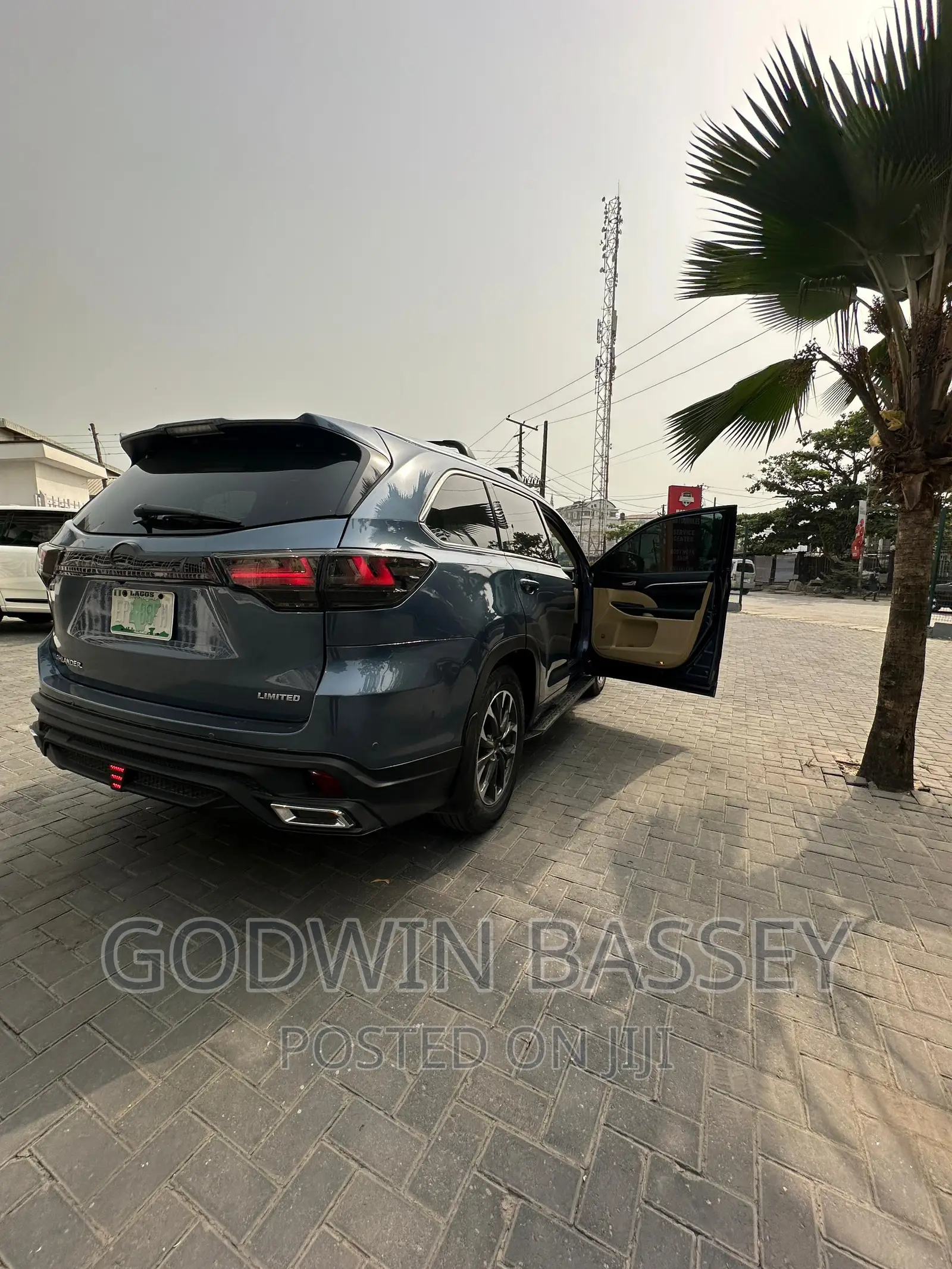 2018 Toyota Highlander Available on Self Drive