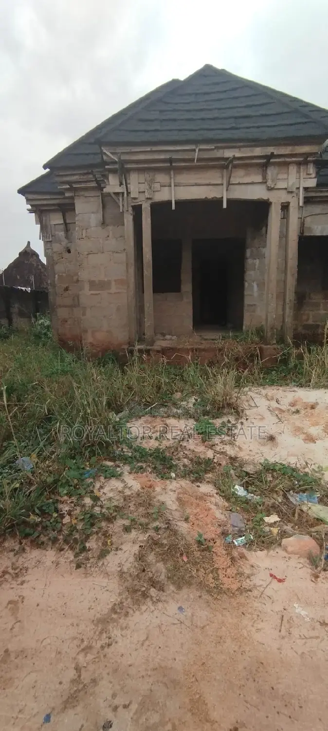 2bdrm Block of Flats in Royaltor, Benin City for sale