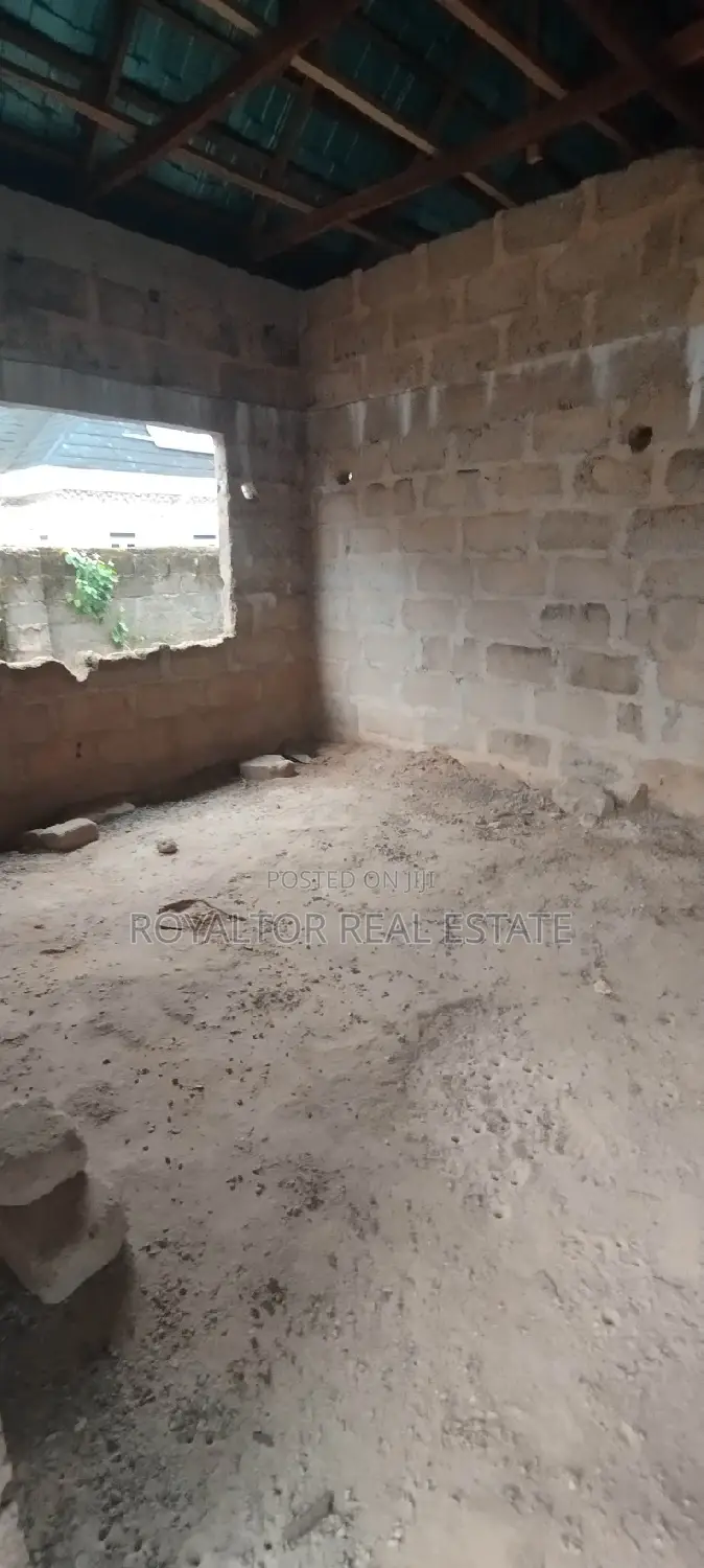 2bdrm Block of Flats in Royaltor, Benin City for sale