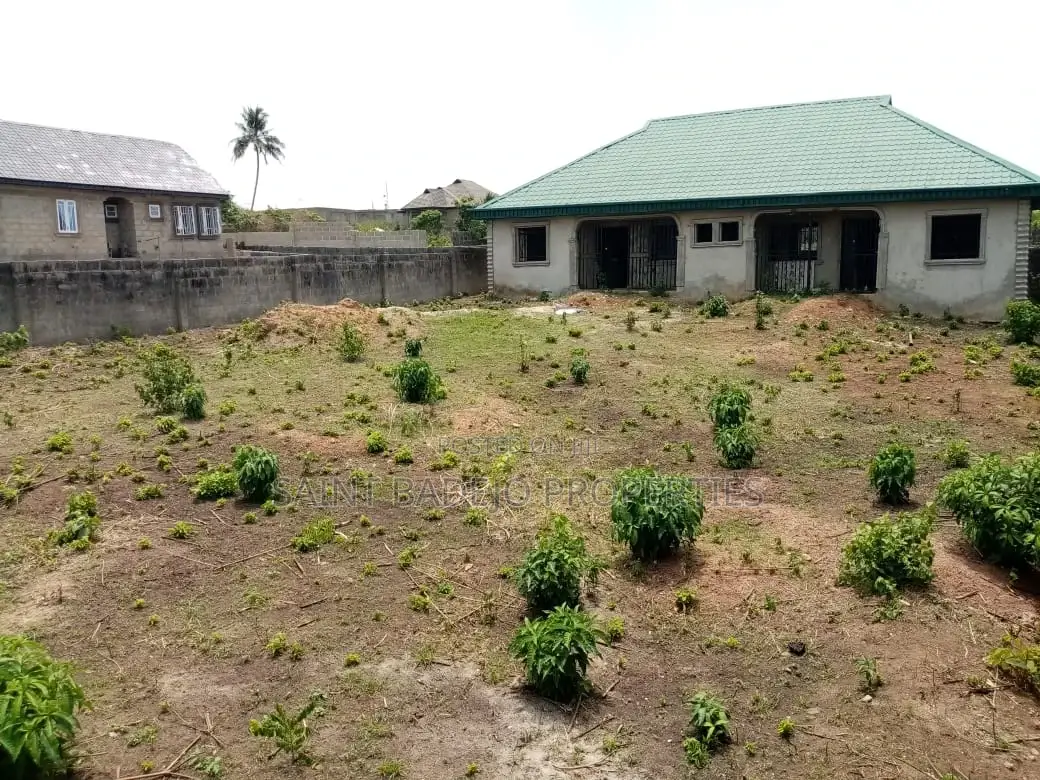 4bdrm Block Of Flats In Glo Side Estate, Gberigbe For Sale