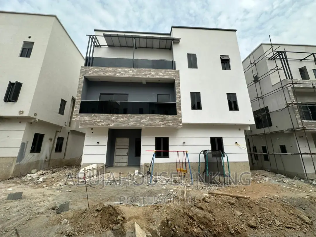 5bdrm Duplex in Guzape Main Abuja for sale