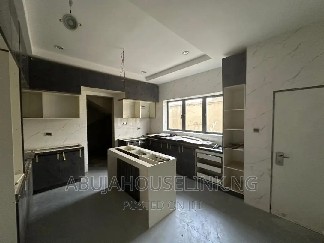 5bdrm Duplex in Guzape Main Abuja for sale
