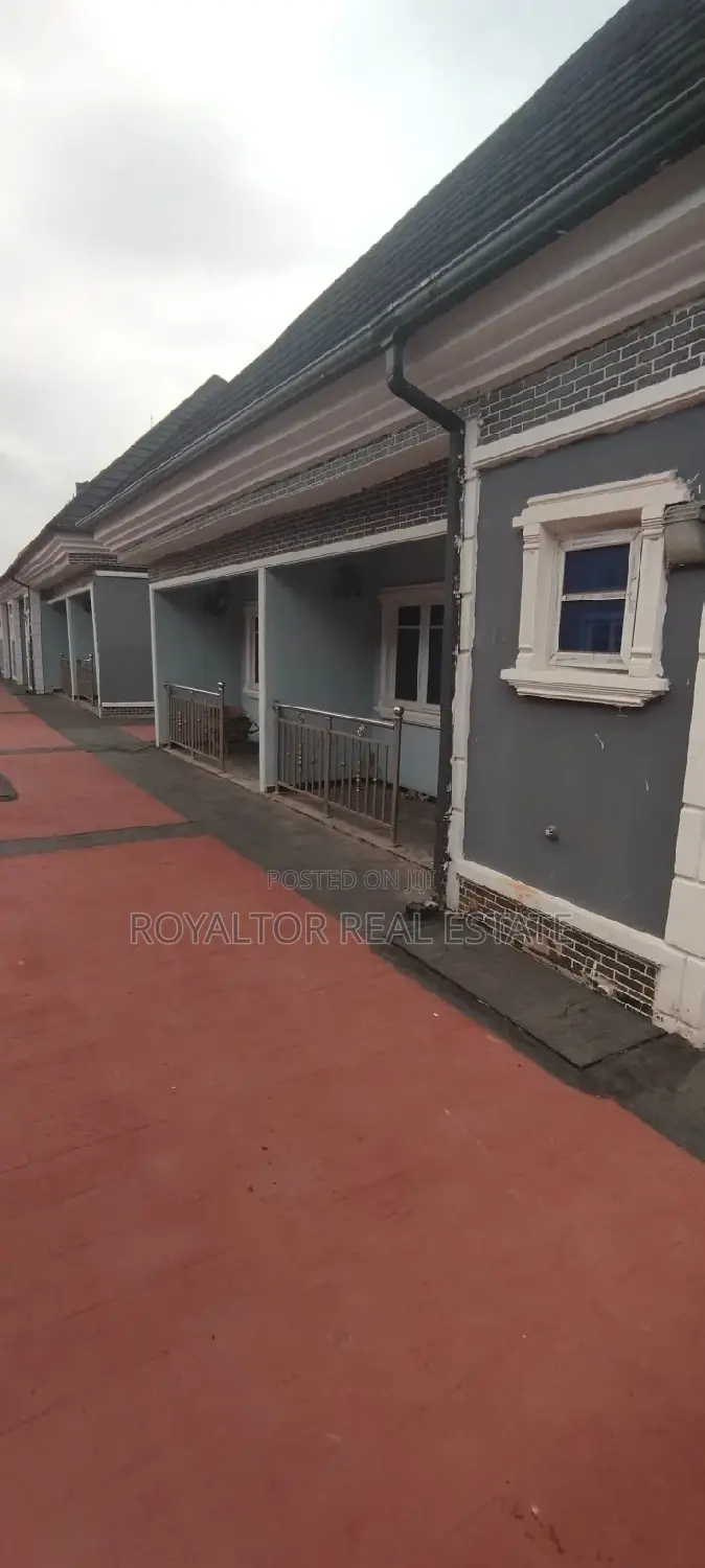 2bdrm Block of Flats in Royaltor, Benin City for sale