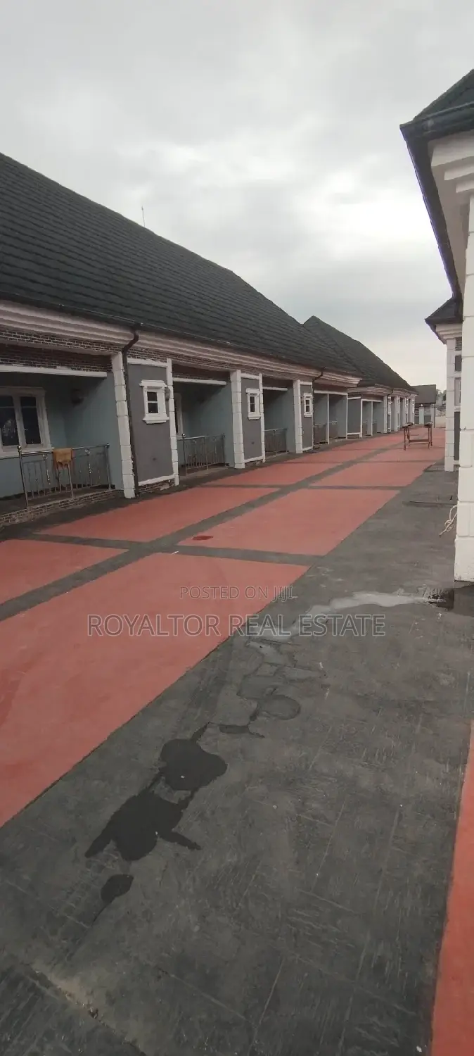 2bdrm Block of Flats in Royaltor, Benin City for sale