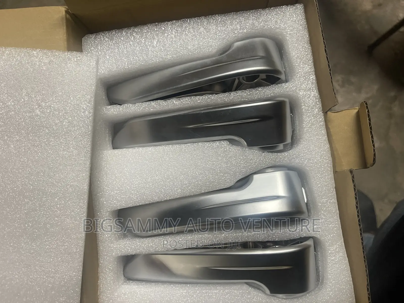Labdcruiser 2018/2023 Inner Door Handle Complete Set