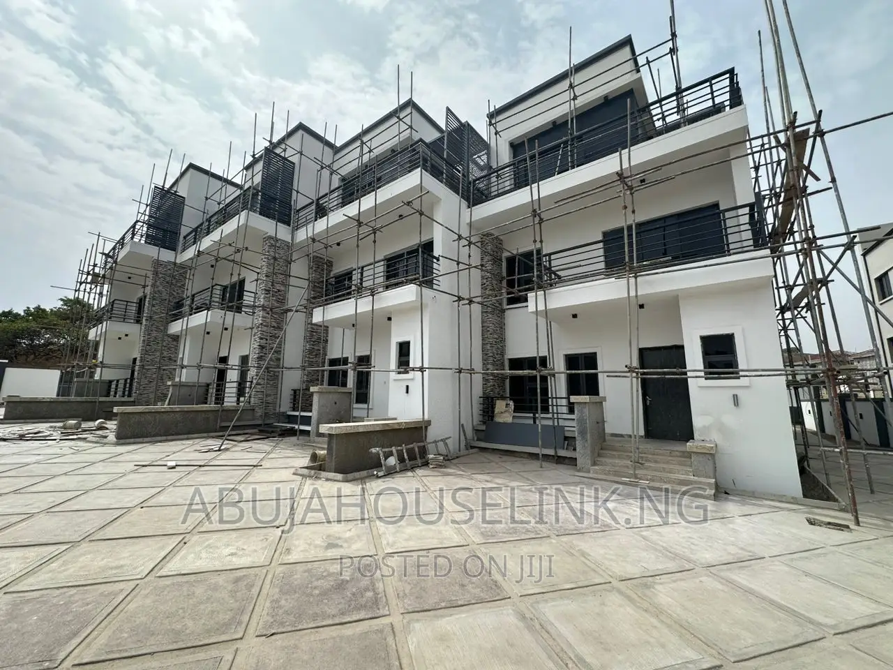 4bdrm Duplex in Guzape Main Abuja for sale