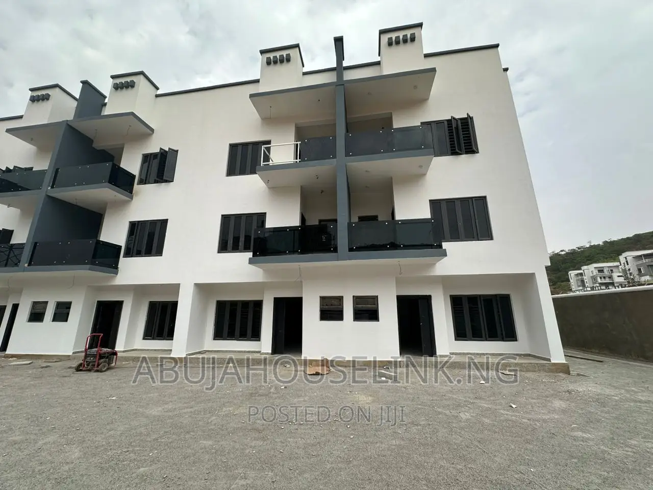 4bdrm Duplex in Guzape Main Abuja for sale