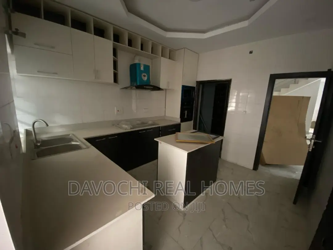 5bdrm Duplex in Chevron Second Toll, Lekki for rent