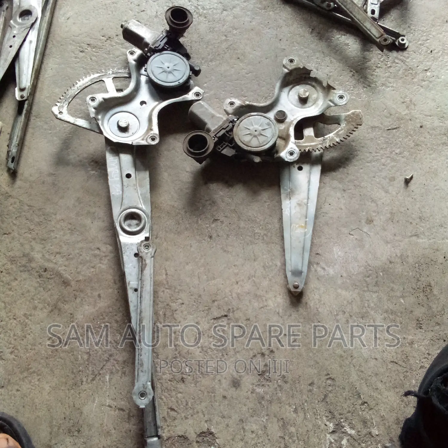 Toyota Camry 08 Engine Glass Front Left and Back Left