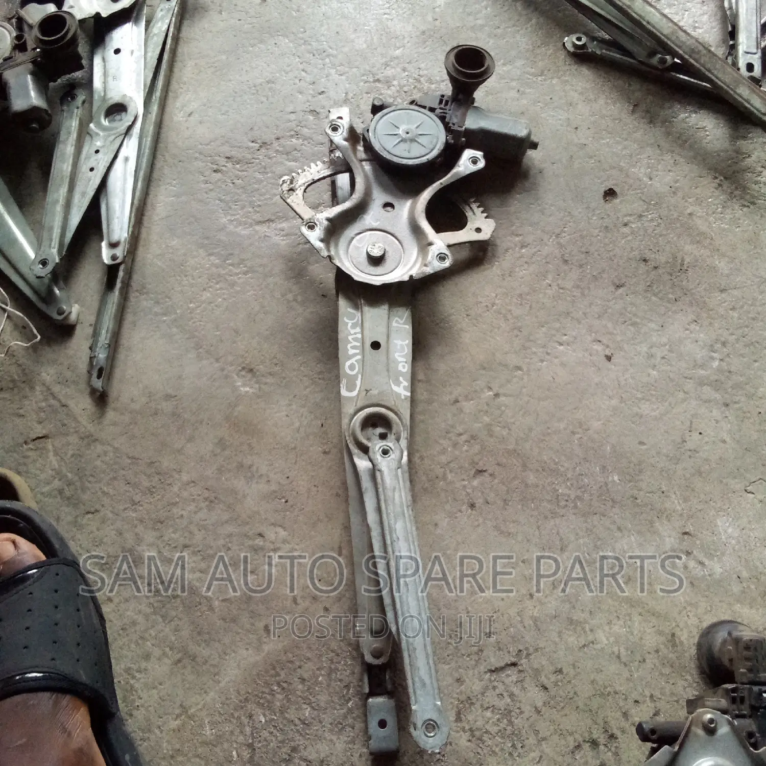 Toyota Camry 08 Engine Glass Front Right