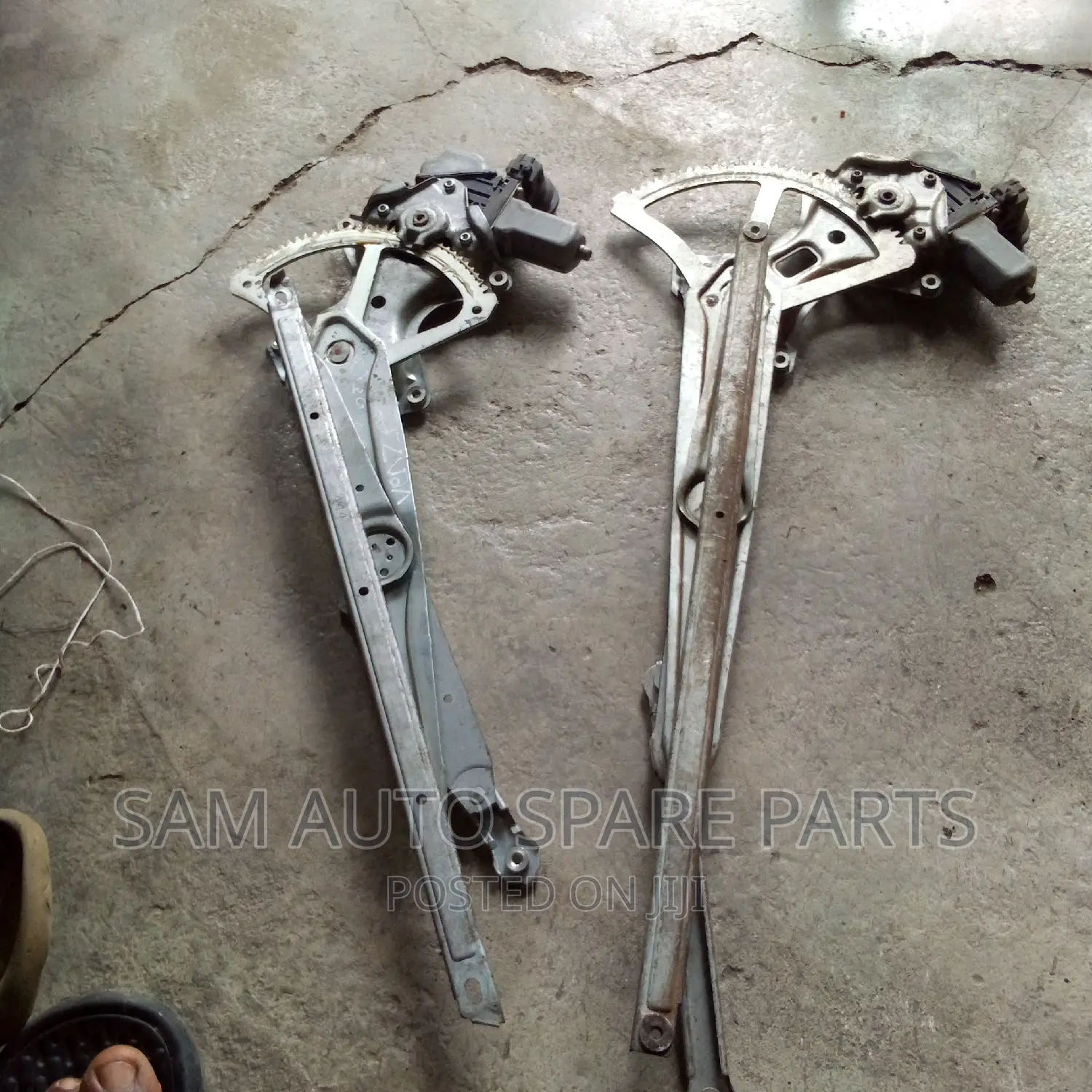 Toyota Venza Engine Glass Front 2014 Model