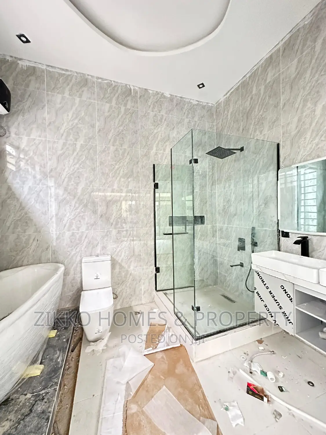 5bdrm Duplex in Chevron Drive for sale