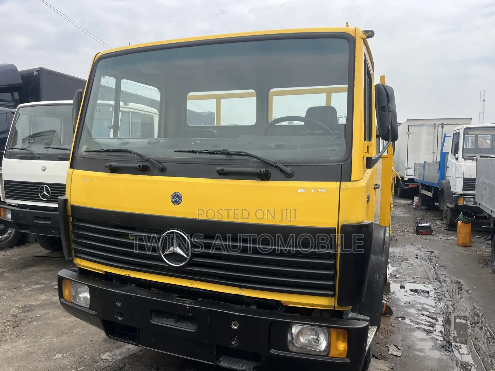 Mercedes-Benz 814 Bucket