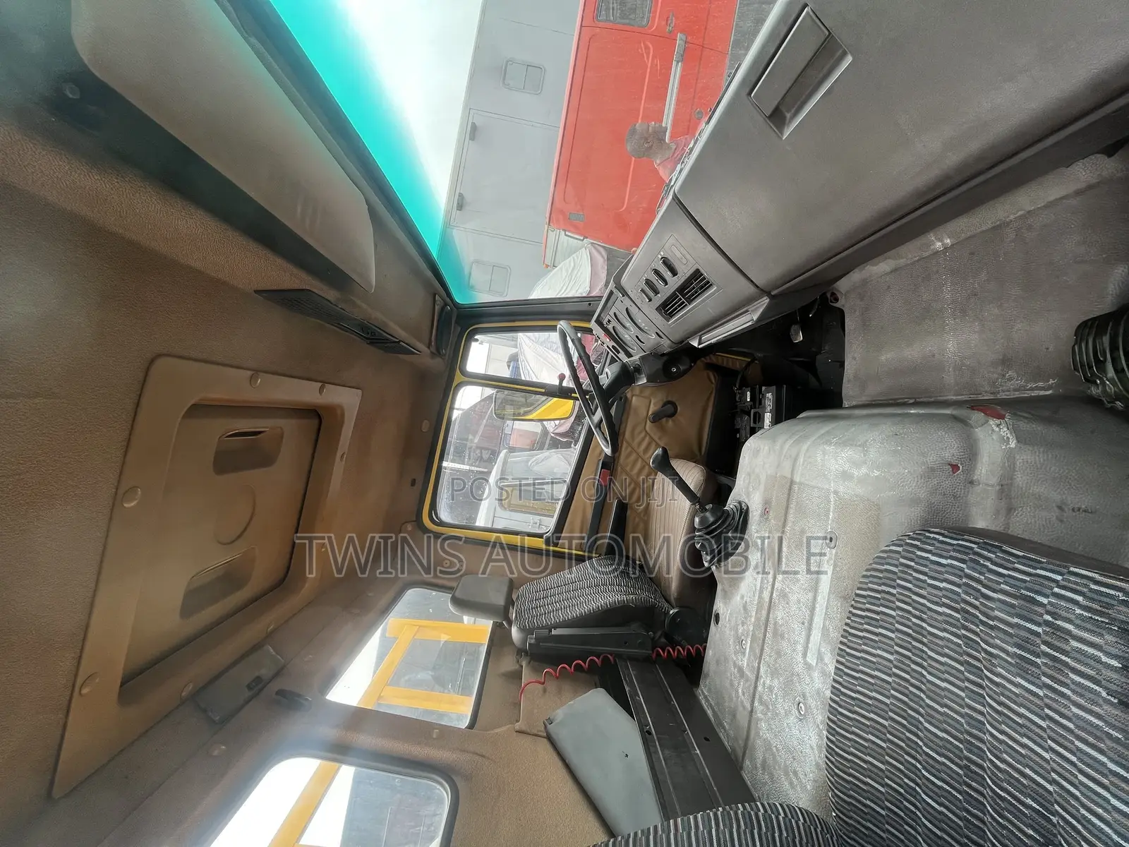 Mercedes-Benz 814 Bucket