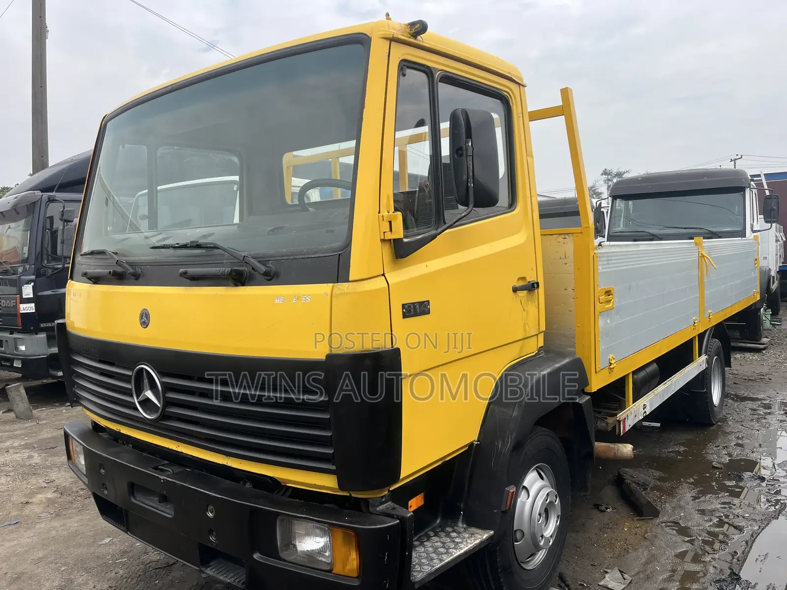Mercedes-Benz 814 Bucket