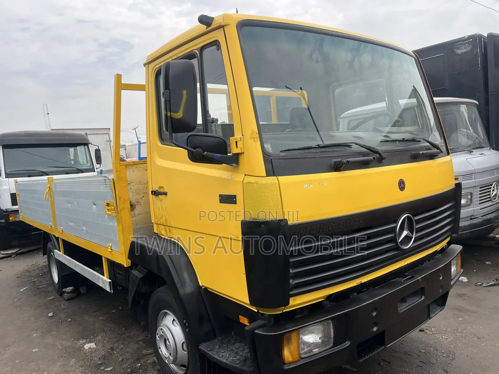 Mercedes-Benz 814 Bucket
