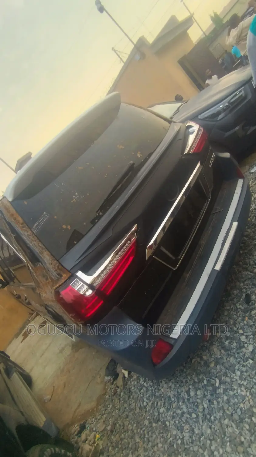 Land Cruiser 2000 to 2005 Upgrade to LX570 2020 Model