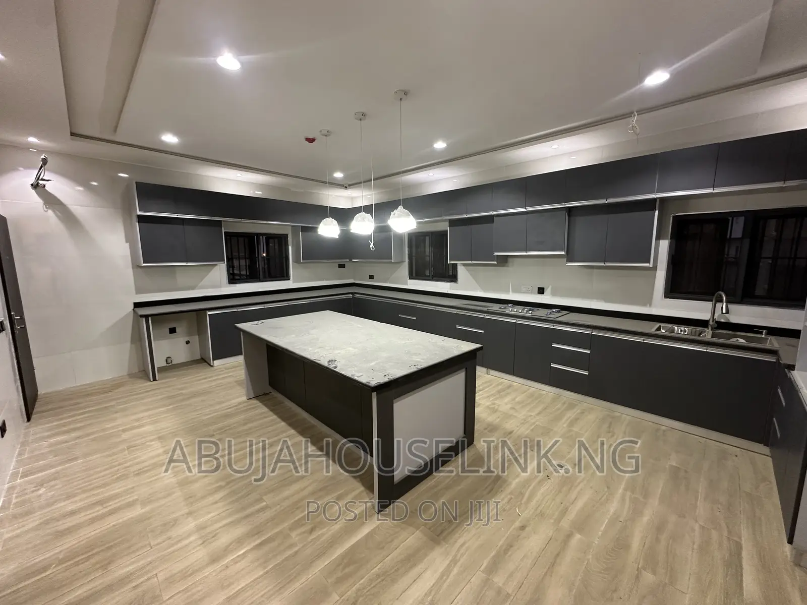 6bdrm Duplex in Guzape Abuja for sale
