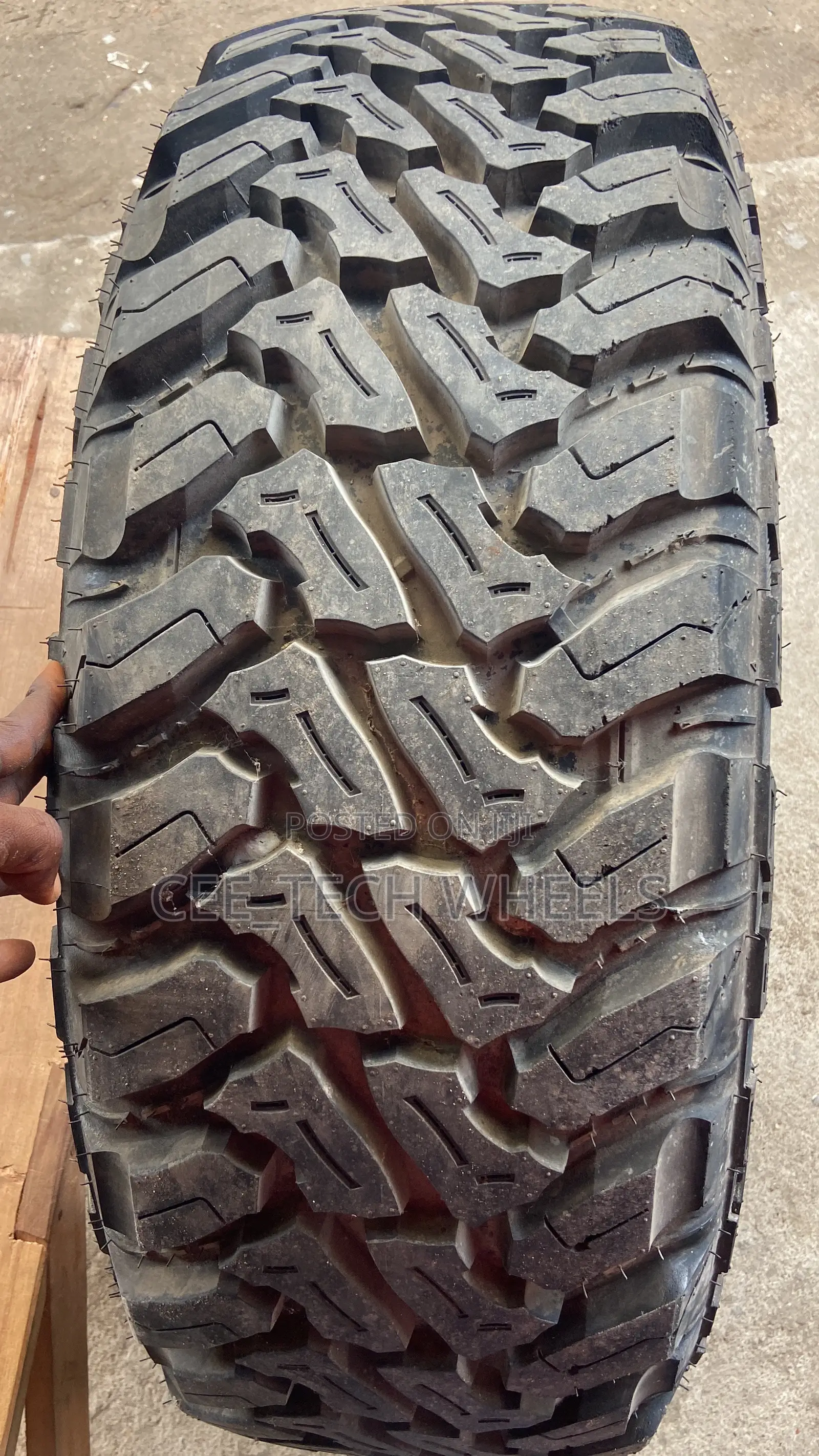 35x12.50r18lt