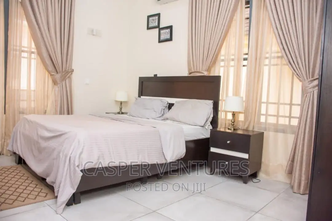 Furnished 5bdrm Duplex in Chevron for sale