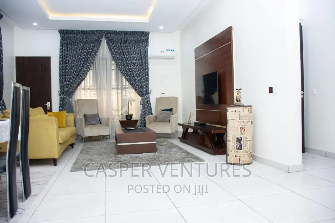 Furnished 5bdrm Duplex in Chevron for sale