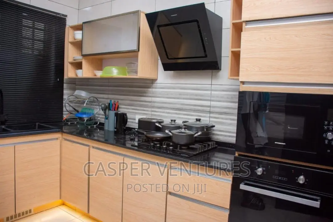Furnished 5bdrm Duplex in Chevron for sale