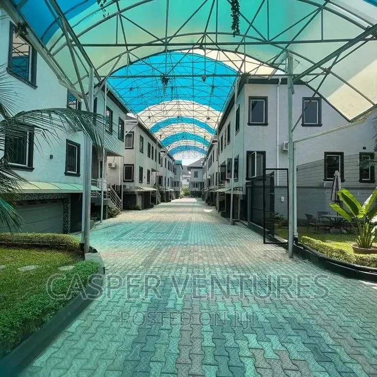4bdrm Duplex in Chevron for rent